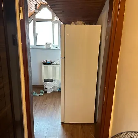 2 1 Bathroom 1 Kitchen 3-4 People *