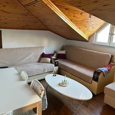 2 1 Bathroom 1 Kitchen 3-4 People アパート