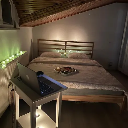 2 1 Bathroom 1 Kitchen 3-4 People *