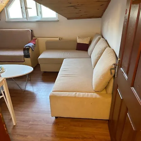 2 1 Bathroom 1 Kitchen 3-4 People *