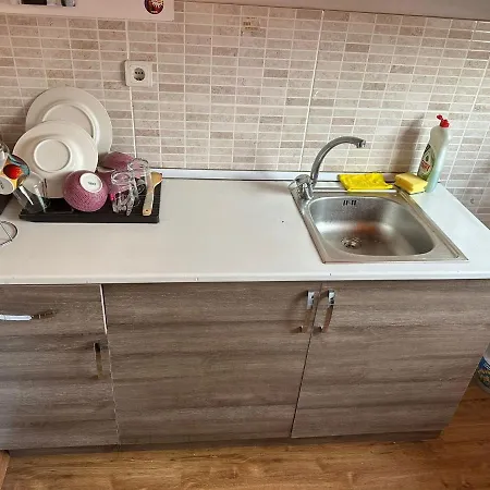 Apartment 2 1 Bathroom 1 Kitchen 3-4 People *